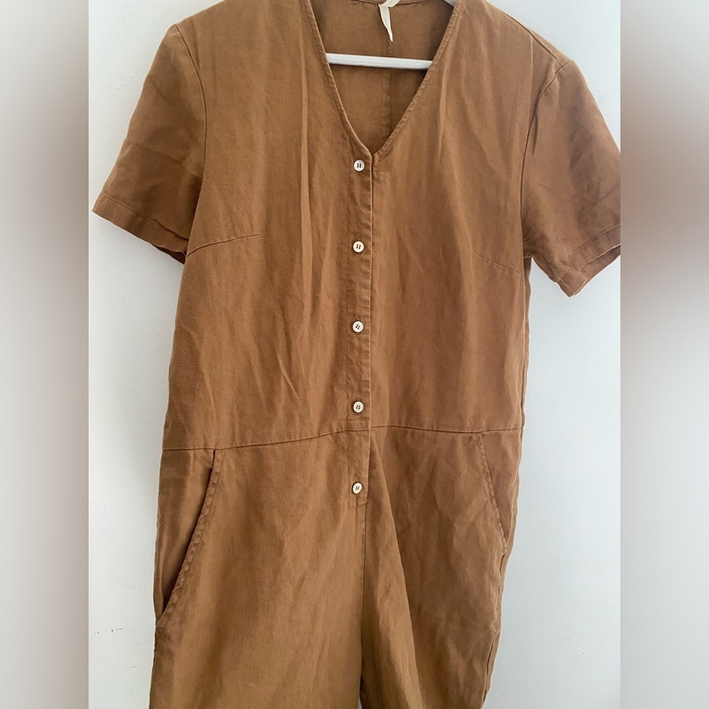 Rylee + Cru Button-Front Jumpsuit  linen mono in Camel Brown organic - Picture 4 of 8